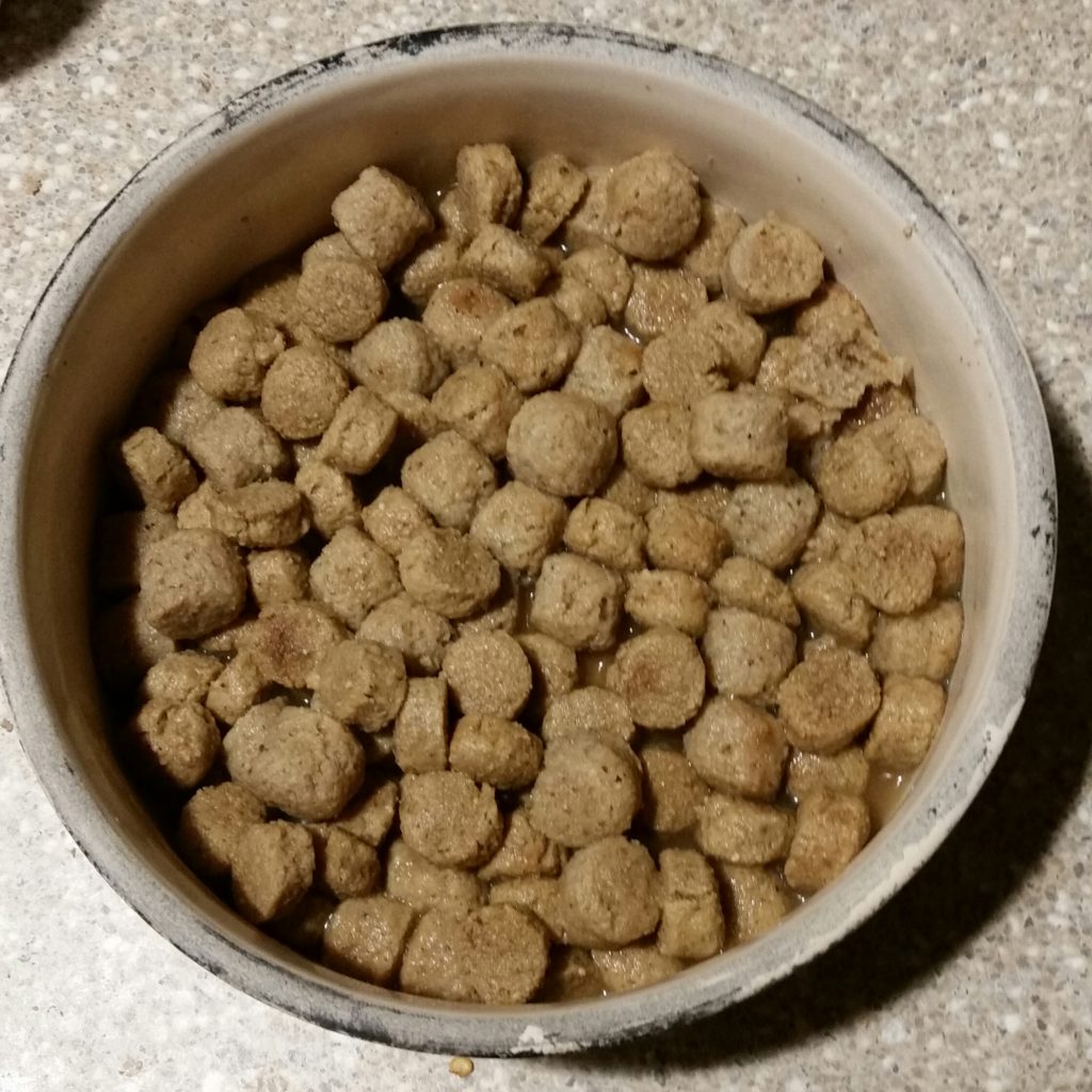 How to make dry dog food seem like canned at home with no effort